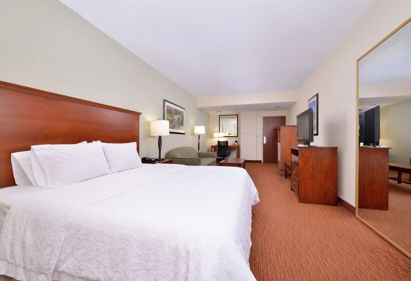 Отель Hampton Inn Waynesboro/stuarts Draft