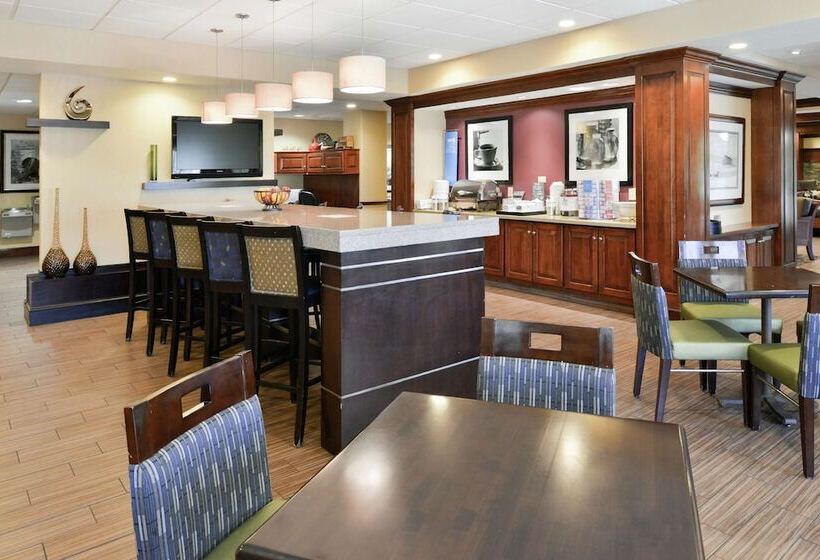 Отель Hampton Inn Waynesboro/stuarts Draft