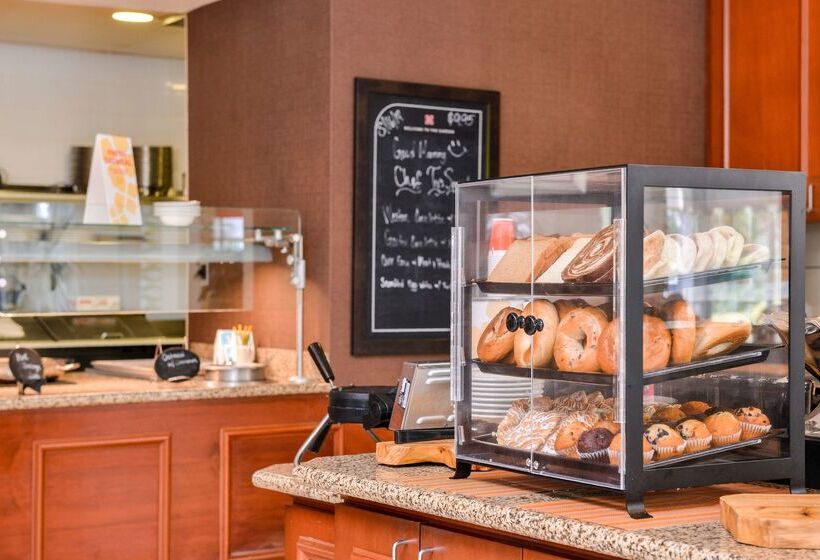 Отель Hilton Garden Inn Dover