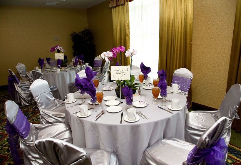 בית מלון כפרי Hilton Garden Inn Fontana