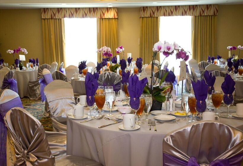 בית מלון כפרי Hilton Garden Inn Fontana