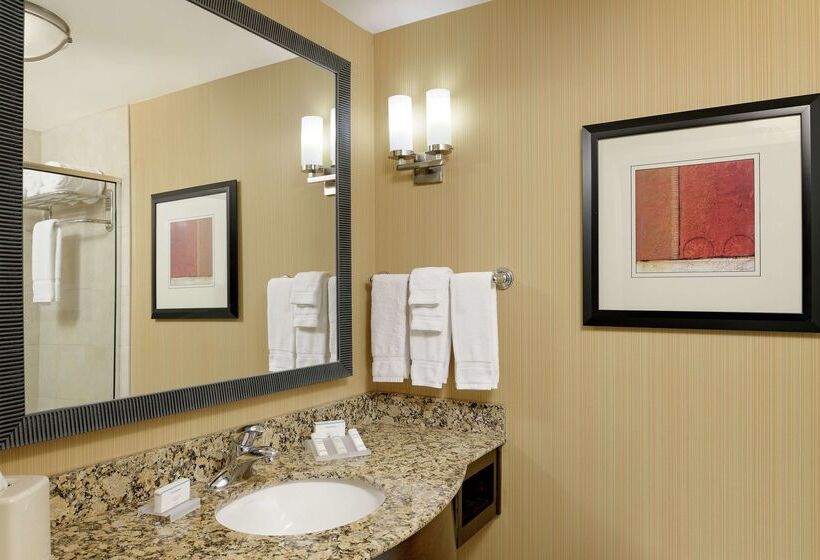 בית מלון כפרי Hilton Garden Inn Fontana