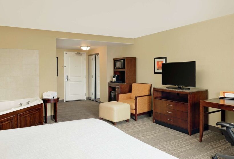 בית מלון כפרי Hilton Garden Inn Fontana