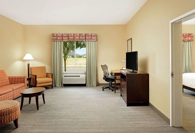 בית מלון כפרי Hilton Garden Inn Fontana