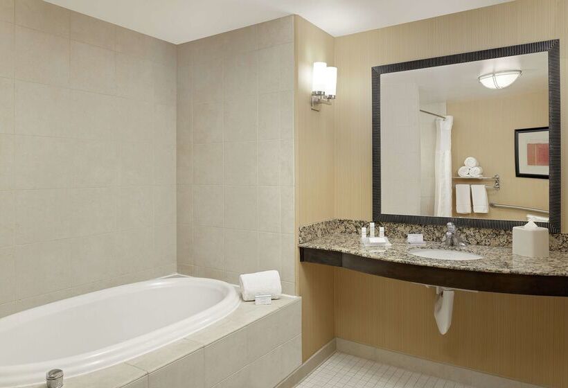 בית מלון כפרי Hilton Garden Inn Fontana