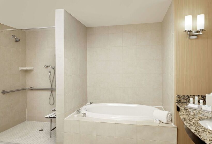 בית מלון כפרי Hilton Garden Inn Fontana