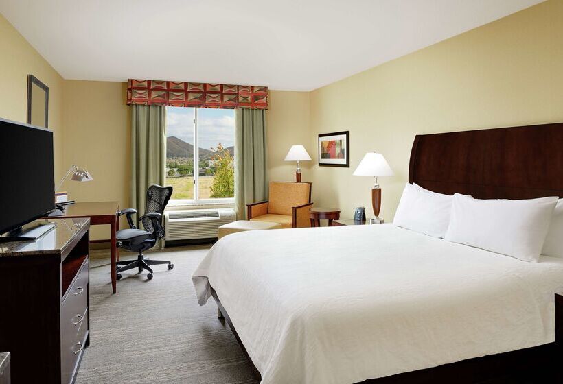 בית מלון כפרי Hilton Garden Inn Fontana