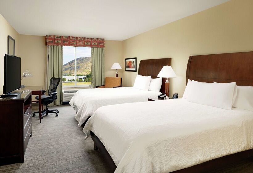 בית מלון כפרי Hilton Garden Inn Fontana