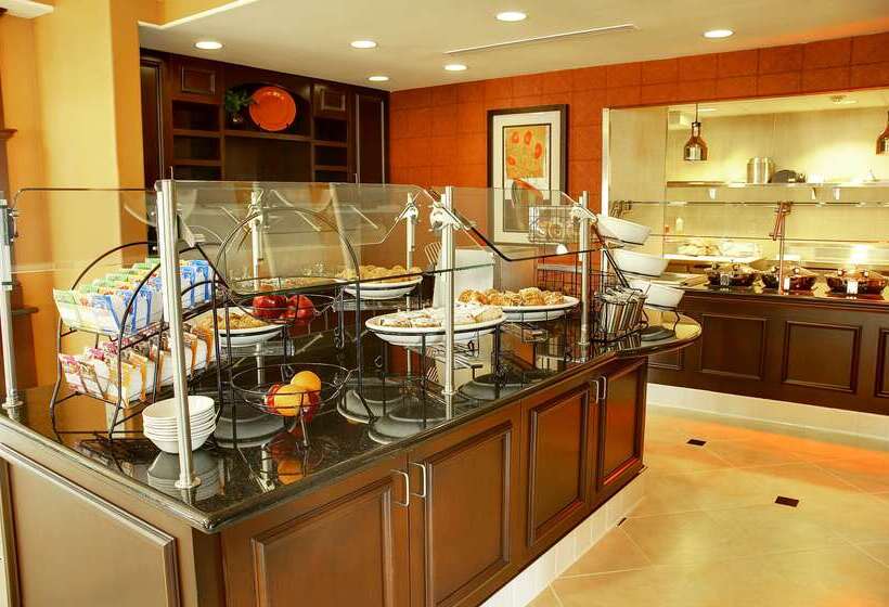 בית מלון כפרי Hilton Garden Inn Fontana