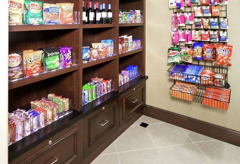 בית מלון כפרי Hilton Garden Inn Fontana