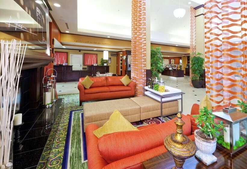 בית מלון כפרי Hilton Garden Inn Fontana