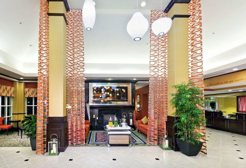 בית מלון כפרי Hilton Garden Inn Fontana