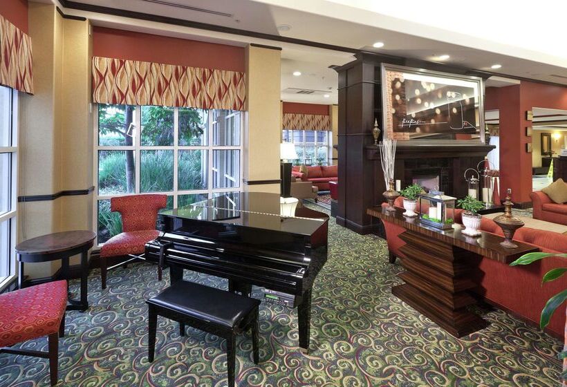 בית מלון כפרי Hilton Garden Inn Fontana