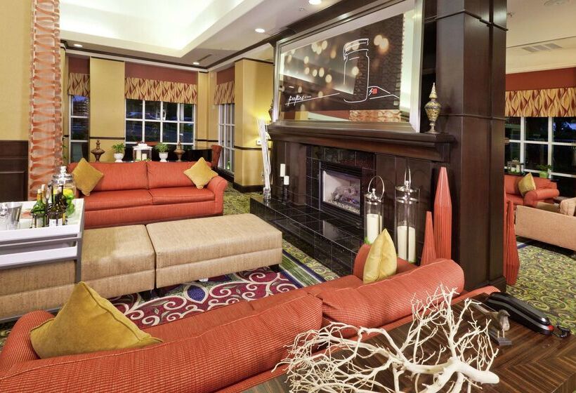 בית מלון כפרי Hilton Garden Inn Fontana