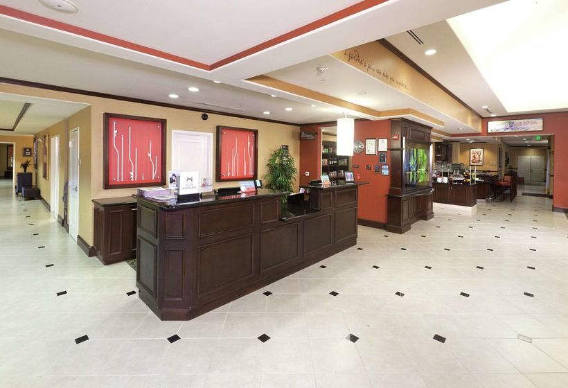 בית מלון כפרי Hilton Garden Inn Fontana