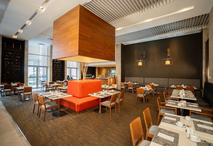 酒店 Hilton Garden Inn Santiago Airport