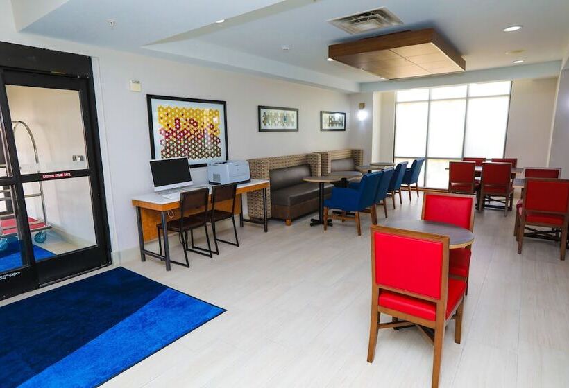 فندق Holiday Inn Express Hillsboro I 35, An Ihg