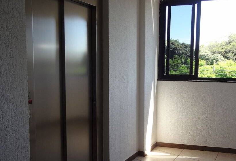 ホテル Iguassu Express