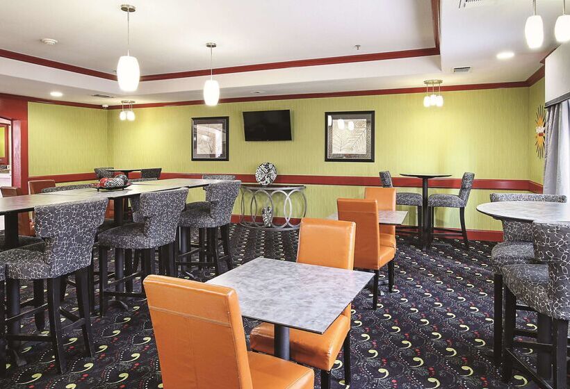 호텔 La Quinta Inn & Suites By Wyndham South Dallas   Hutchins