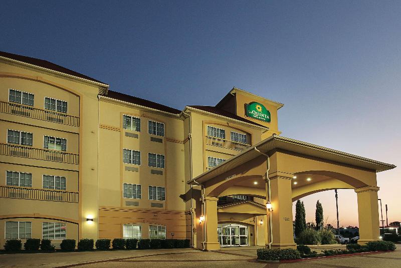 Отель La Quinta Inn & Suites By Wyndham South Dallas   Hutchins