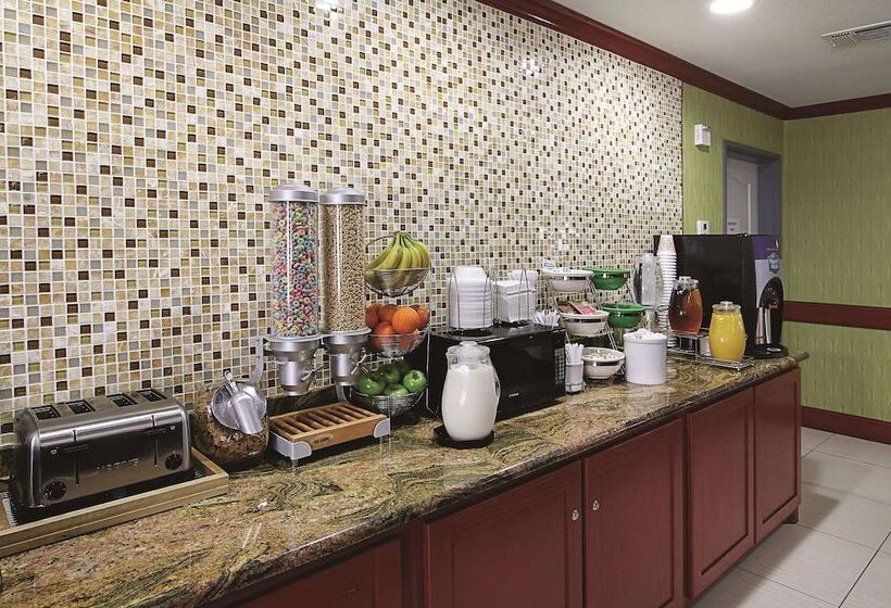 호텔 La Quinta Inn & Suites By Wyndham South Dallas   Hutchins