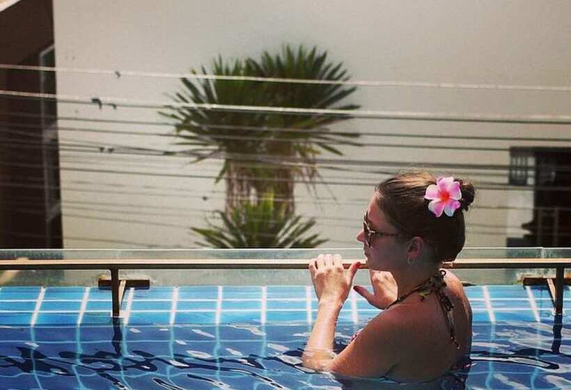 هتل Lae Lay Suites