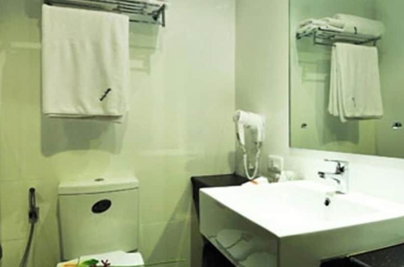 هتل Lae Lay Suites