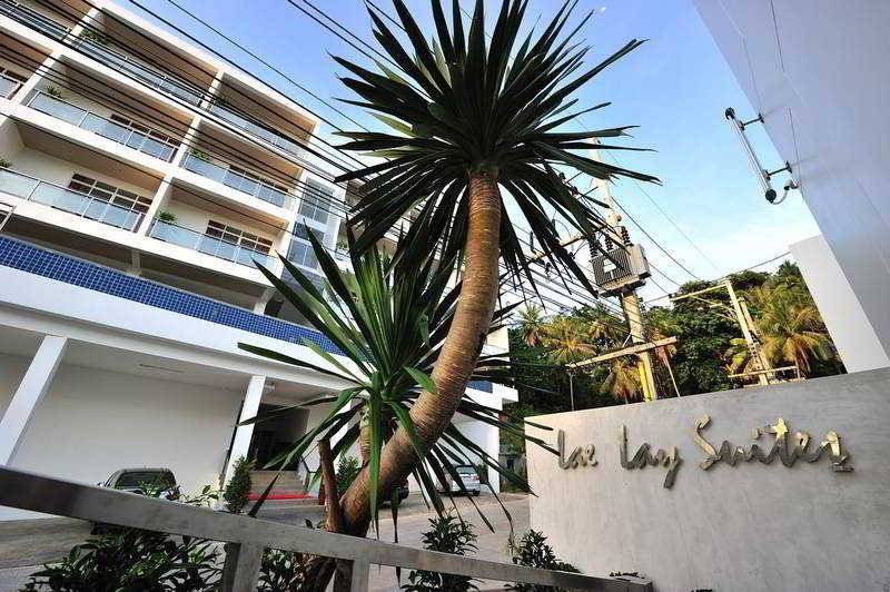 هتل Lae Lay Suites