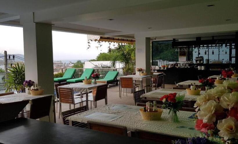 هتل Lae Lay Suites