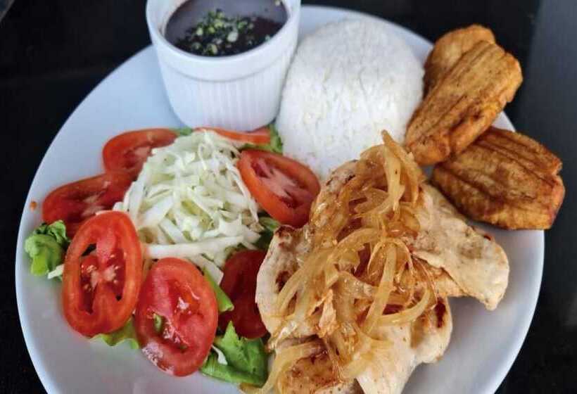 Pipikuku Hotel & Restaurant