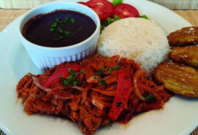 Pipikuku Hotel & Restaurant