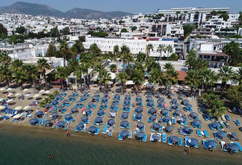 فندق Nagi Beach