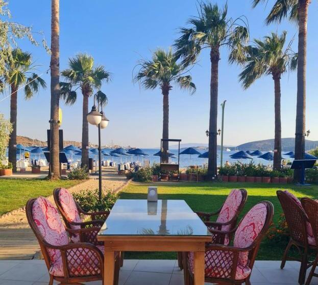 فندق Nagi Beach