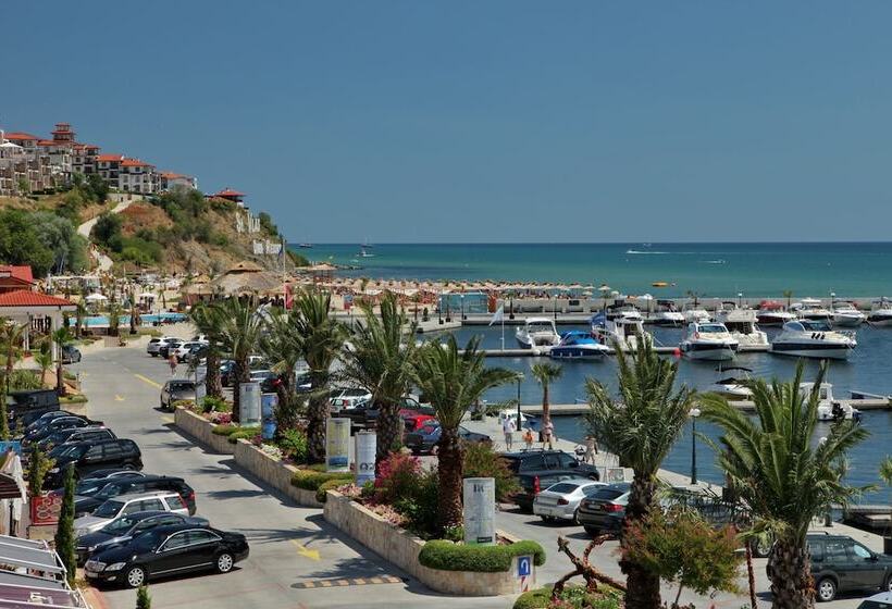 בית מלון כפרי Palace Marina Dinevi