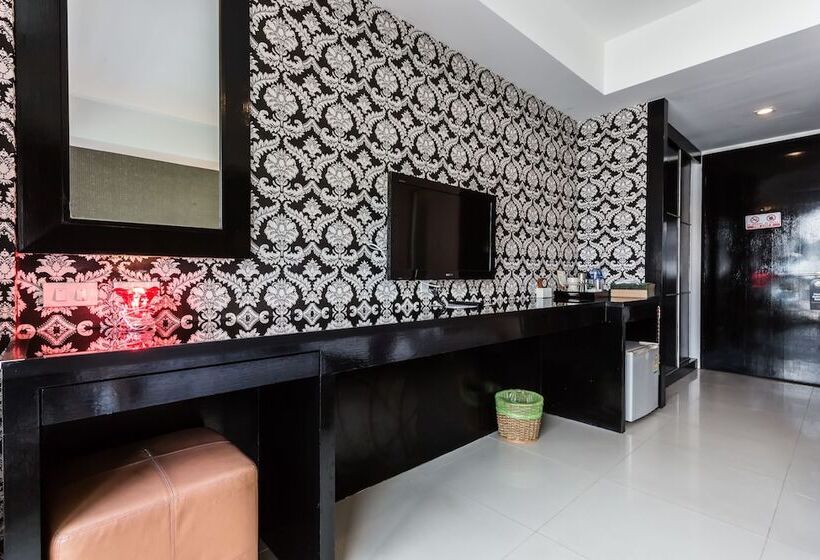 فندق Patong Beach Side