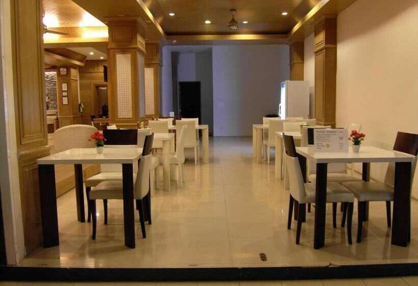 בית מלון כפרי Patong Princess