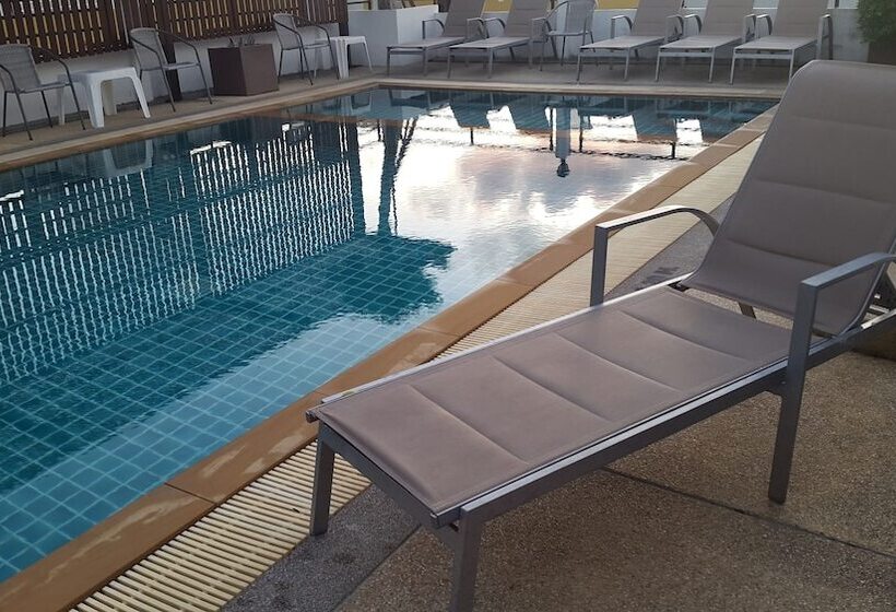 בית מלון כפרי Patong Princess