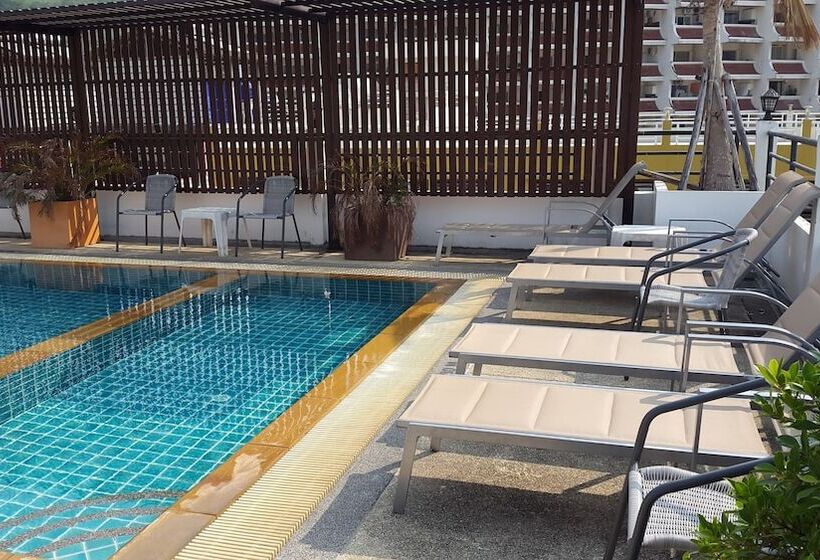 בית מלון כפרי Patong Princess