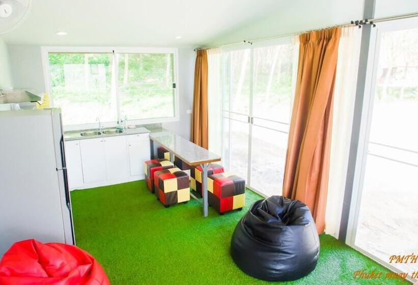 호텔 Phuket Muay Thai House