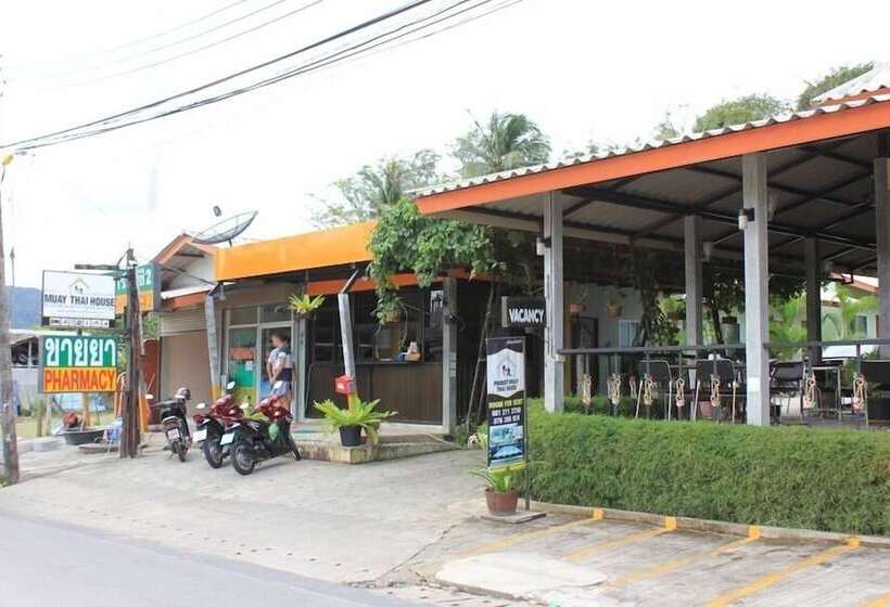 호텔 Phuket Muay Thai House