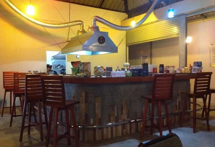 호텔 Phuket Muay Thai House