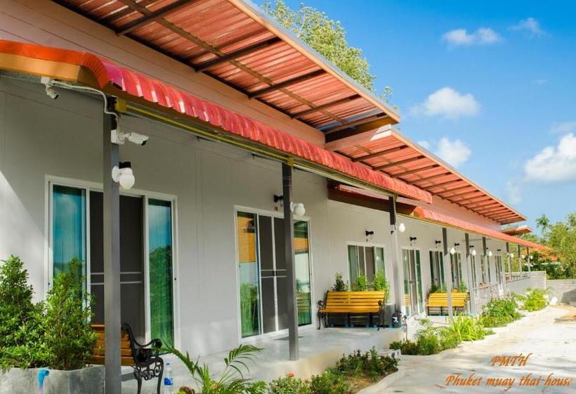 호텔 Phuket Muay Thai House