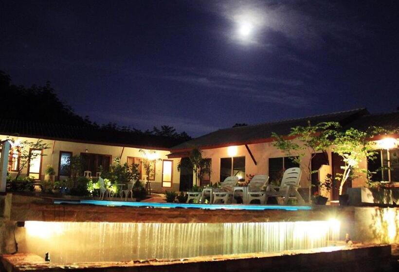 호텔 Phuket Muay Thai House