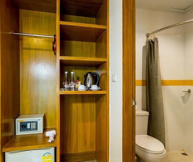 בית מלון כפרי Pj Patong Resortel