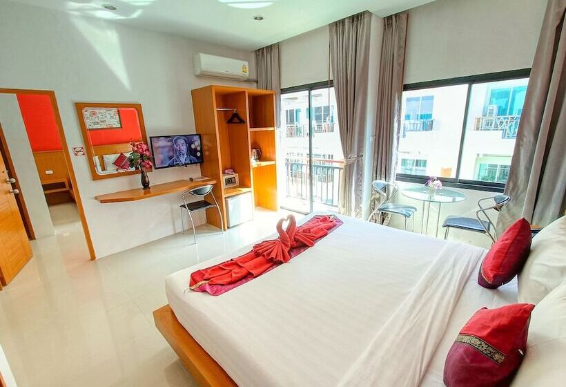 בית מלון כפרי Pj Patong Resortel