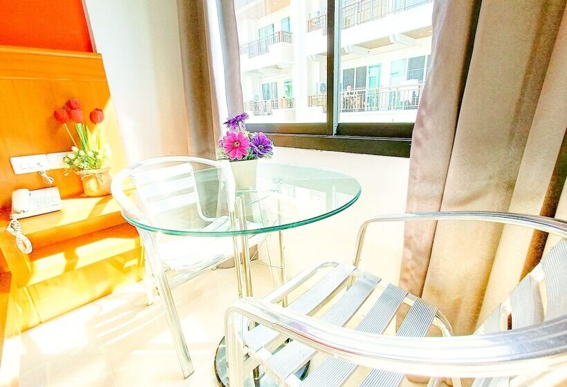 בית מלון כפרי Pj Patong Resortel