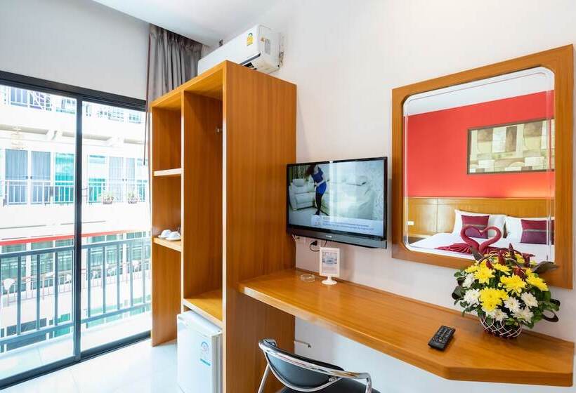 בית מלון כפרי Pj Patong Resortel