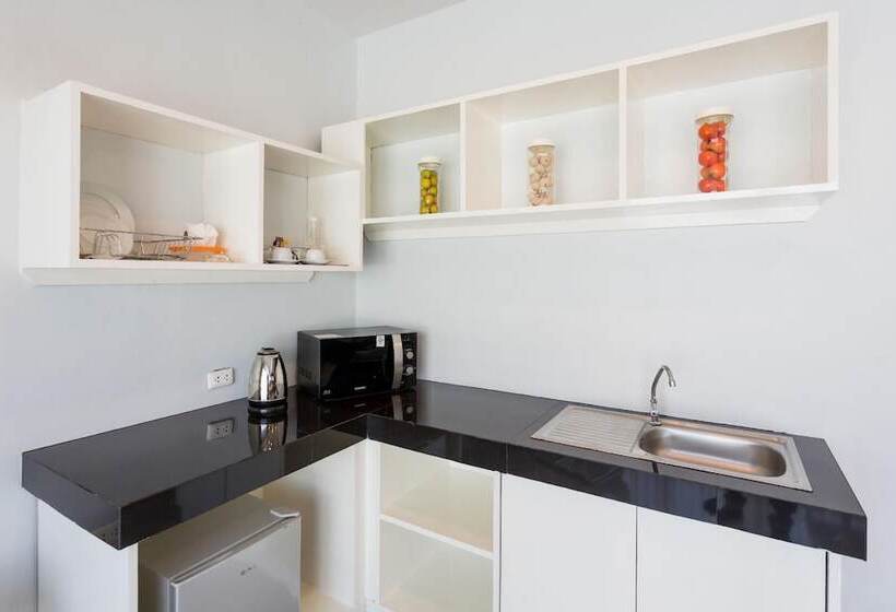 בית מלון כפרי Pj Patong Resortel