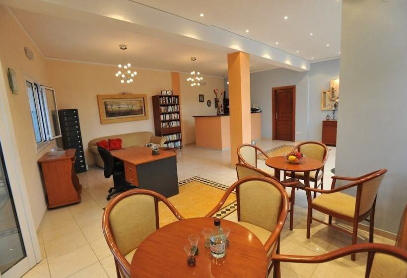 فندق Saint Spiridon