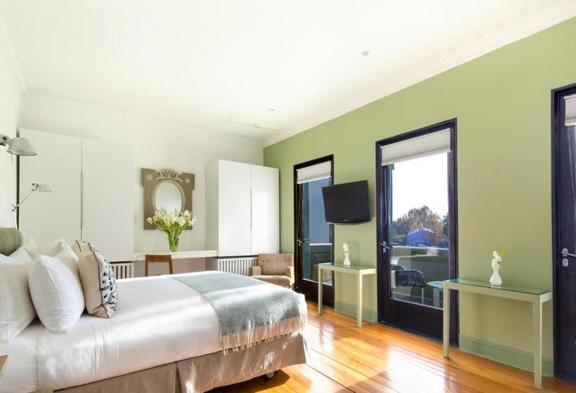 בית מלון כפרי The Aubrey Boutique